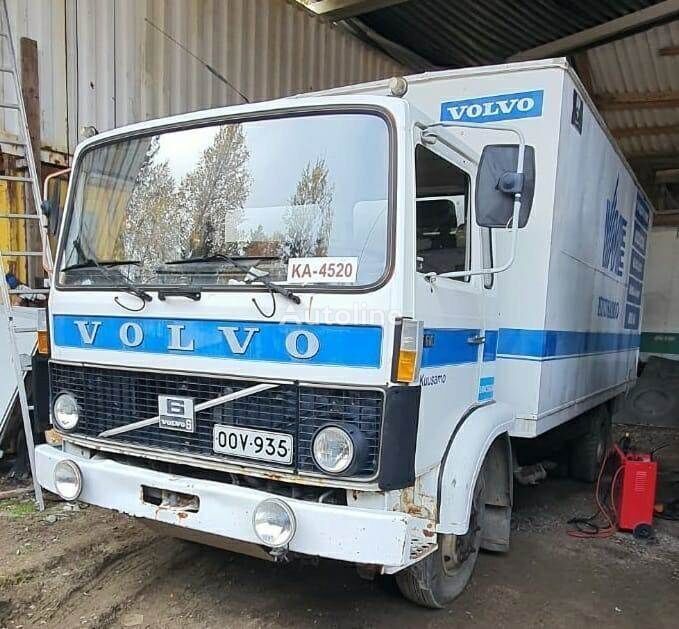 شاحنة مقفلة Volvo huoltoauto