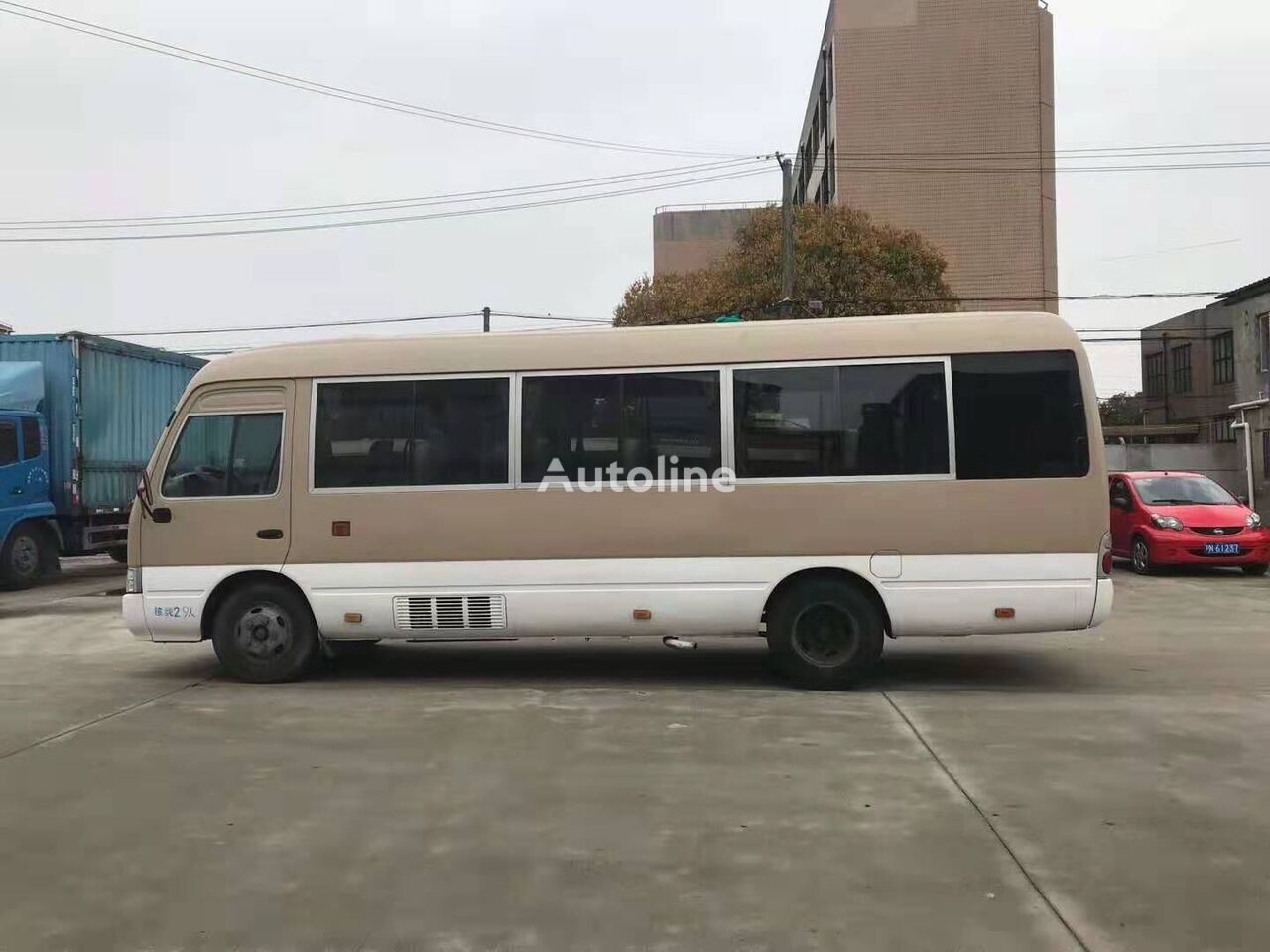 باص النقل الداخلي Toyota Coaster