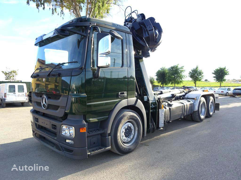 شاحنة ذات الخطاف Mercedes-Benz ACTROS 2543