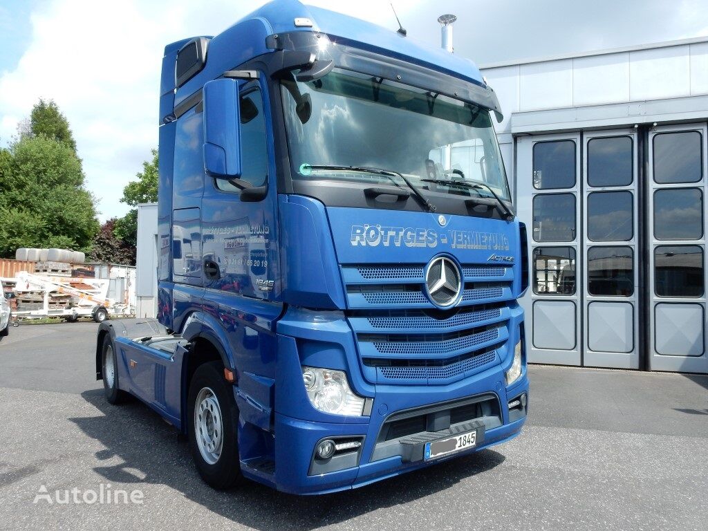 السيارات القاطرة Mercedes-Benz Actros 1845