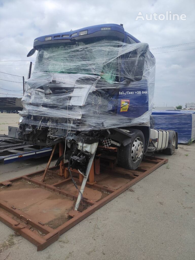 السيارات القاطرة Scania P450 بعد وقوع الحادث